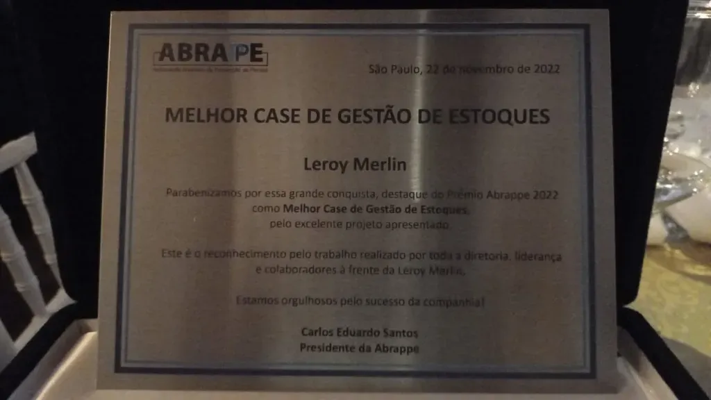 Placa do Prêmio Abrappe 2022, Melhor Case de Gestão de Estoques